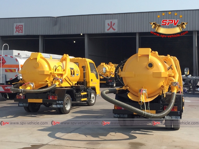 Right Back Viewof 3,000 Liters Sewage Tanker -1